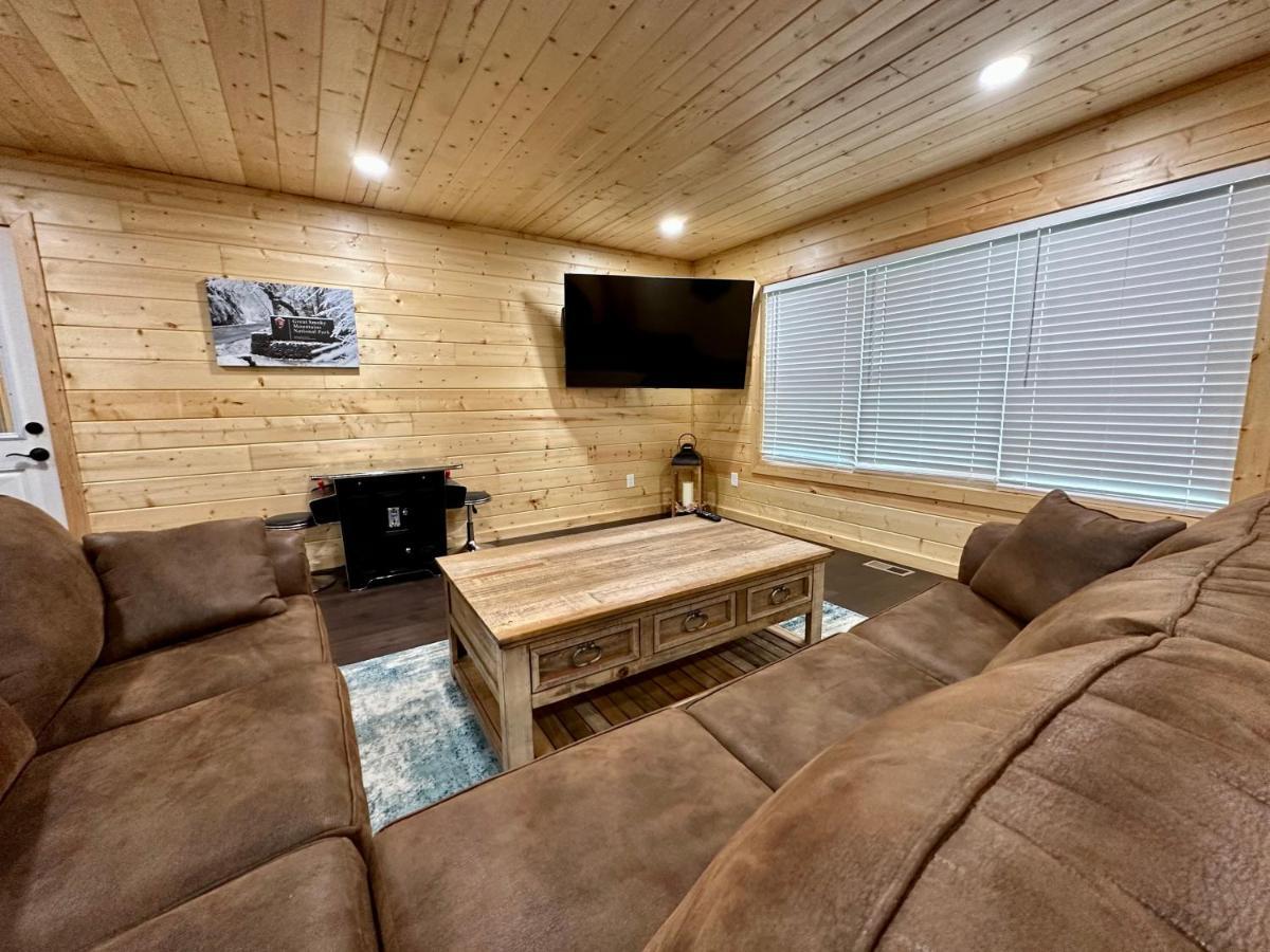 The Brick House: Brand New! 3 Bedroom Home With Private Driveway Pigeon Forge Esterno foto